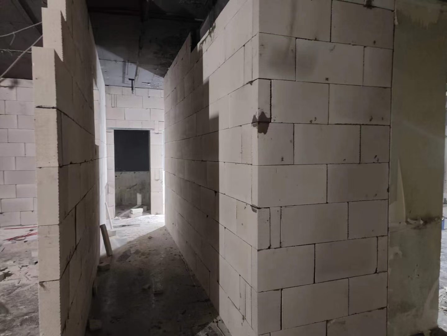 泡沫砖隔墙施工场景 4